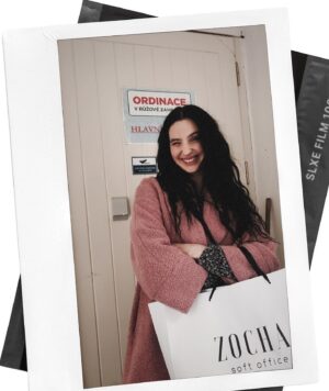 Kateřina Marie Fialová Instagram - 🎬🎥!! I AM STILL HERE BABY !! 🎥🎬. 🔥Josefinka ještě chvilku s nama bude 🔥 🚘 A teď rychle do Brna na premiéru 🚘  @ordinace2serial @mdb.cz @tvnovaofficial  @sinclairgauntproductions @liborix.lm  #iambackbitches #quicktrip #quicktripback #stress #nervous #comeandsee #thetruth