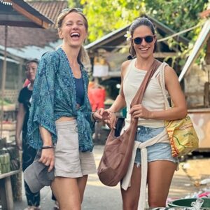 Kateřina Marie Fialová Instagram - Natáčení Pokladu provázelo enormní množství příprav, plánování a rizikových situací, se kterými jsme se museli vypořádat a z té hromady dřiny se stejně vyklubaly bájěné dny hlavně díky lidem, kteří se se mnou vydali na tuhle šílenou výpravu do tropů a hlubin moře. #pokladfilm 2024