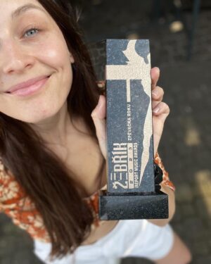 Kateřina Marie Tichá Instagram - Vy blázni jste mě v @zebrik_awards poslali v kategorii Zpěvačka roku na druhý místo! To je úplně neuvěřitelný a taky je to poprvý. 
Děkuju strašně moc.
🙏