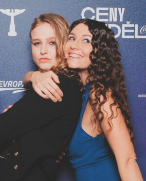 Kateřina Marie Tichá Instagram - Včera jsme oslavovali hudbu ( a tuhle kočičku 🐈🪽 @terezabalonova ) 
@ceny_andel 😌