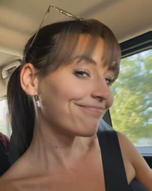 Kateřina Marie Tichá Instagram - 1/mozna se tak narodila, ale spis ne
2/you’re gonna suffer but you’re gonna be happy about it ⚡️
3/to plati i o brzkym vstavani na stenu 🧗🏻‍♀️
4/Sara a jeji prvni navijak 
5/moje nova oblibena fotka s @lenka_no_va 😅
6/particka v Pisku trosku hajp
7/backstage po 10 hodinach v aute be like 😂🤌🏼