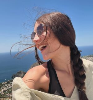 Kateřina Marie Tichá Instagram - pívo na lodi 
pizza v písku
západy z vejšky &
caffe moreno = brand new personality ☕️ 😌

zamilovat se do Itálie mi sice trvalo 28 let, ale jaká je to láska! 🍝