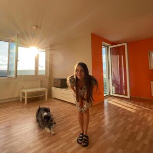 Kateřina Marie Tichá Instagram - zažili jsme s Charliem v tomhle bytě to úplně nejhorší, ale taky to úplně nejlepší a já se teď loučim s velkou nostalgií a vděčná za každej milimetr tohohle místa, který se na nečekaně dlouhej čas stalo mym domovem ☀️