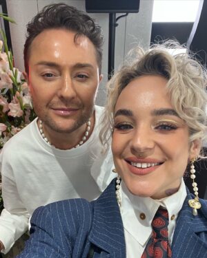Kateřina Mlejnková Instagram - Děkuju za pozvání @sephoraczechrepublic 🥰 🤍🖤
.
.
.
.
.
.
.
.
#viviennewestwood #earrings #makeup #sephora #koki9 #blonde #updo #hairstyles #makeupartist #natashadenona #byoma #event #vip #style #ootd