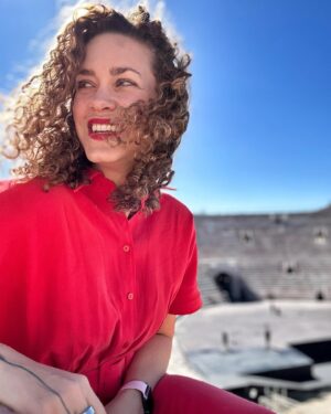 Kateřina Sedláková Instagram - Štípněte mě někdo!
Vážně se to děje 🤩
•
Vždycky sem byla člověk, který je spíš závislý na druhých a potřebuje neustále vědomí toho, že tu pro něj někdo je.
•
Poslední dobou, nebo spíš poslední roky se dělo tolik věcí, tolik situací, lidí a zkušeností mě změnilo. 
•
Respektive posunulo vpřed!
•
Vždycky sem toužila po tom, vycestovat někam sama, jen jsem na to neměla kule. 
•
Teď je asi mám 😁 ikdyž strach jsem měla a velkej, netřeba dělat ramena.
•
Ale jsem tu a chci si užít každou chvíli. 
•
Plňte si své sny - stojí to za to!
•
Ps - ale stejská se mi 🥹
•
Děkuju, že jste tu semnou a můžu s vámi svou cestu sdílet, myslím tak nějak obecně - vždyť víte 😍
•
(Ps2 jasně, že pro někoho tohle může být brnkačka ale pro mě takovýho poseru, to byl sakra velkej krok 🙈😂)
•
#verona #dreamscometrue #traveler #loveitaly #italy #brescia