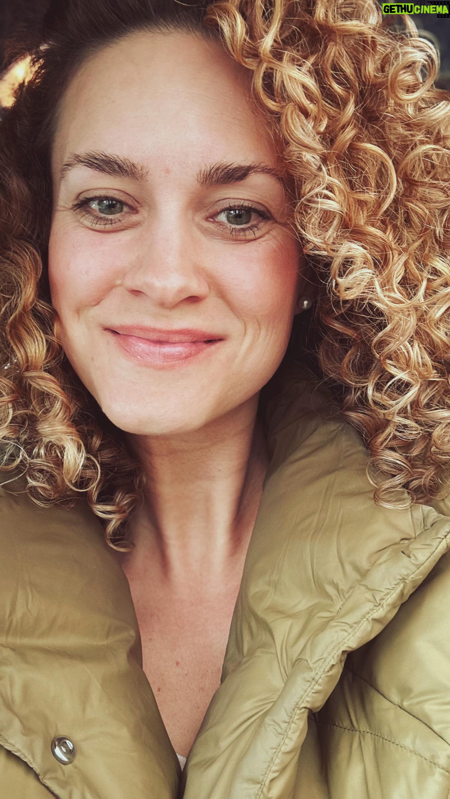 Kateřina Sedláková - 1.4K Likes - Pro zdravé kudrliny do Brna k Okénkům ♥️♥️♥️
•
Lucka mi dnes udělala hloubkové čištění Malibu, doplnily jsme protein, a vlasy parádně nastylovaly ♥️
•
#kudrliny #kudrny #curlyhairbyokenka #brno #peceovlasy #kudrnataholka #kudrnac #nejlepsipece #curly #curlyhair #cgm #truecurls #curls