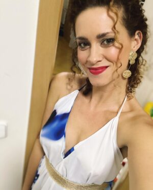 Kateřina Sedláková Instagram - Moc děkuji za včerejší šaty @mifashionlabel , ve kterých jsem se opravdu cítila božsky
•
Premiéra muzikálu TROJA - gratuluji mému muži, byl naprosto fantastický v roli Achillea @peterpecha 
•
Také děkuji @claudiemarcekova_makeup_art za úžasný make up jako vždy 😍
•
#muah #dress #mifashionlabel #claudiestrbkovamarcekova #beautykoncept #muzikal #troja #peterpecha #katerinapechova #premiera