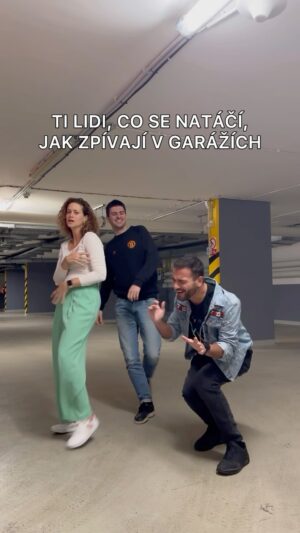 Kateřina Sedláková Instagram - 🔥 Zpívání je naše láska a hlavně v garáži! #acapella #singing
