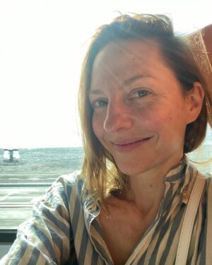 Katharina Schüttler Instagram - wishing you all a lovely start in the week 🤍

„a scholar tries to learn something everyday; a student of buddhism tries to unlearn something daily.”

#alanwatts 

#monday #backtoschool #thesunisalwaysshining