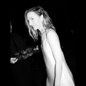 Katharina Schüttler Instagram - thank you so much for the lovely night ✨ @cartier 💫 @studiobabelsberg ✨

@nina.rei 🙏✨
@alexis.delaporte.cartier 💫
@leenazimmermann 💖
@samsoesamsoe 👗
@christiane_buchholz_ 💄

📸 @lottermannfuentes 💥

#ad