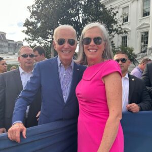 Katherine Clark Instagram - At the Biden White House, we wear aviators. 

Thank you for all that you do, @POTUS!