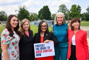 Katherine Clark Instagram - Your choice to use birth control is none of the government's business.
 
Today, @HouseDemocrats introduced a discharge petition to force a vote on the Right to Contraception Act. 

Will Republicans stand on the side of freedom or triple-down on MAGA extremism?