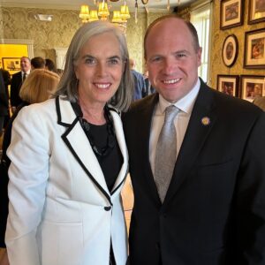 Katherine Clark Instagram - Tonight, @HouseDemocrats are proud to welcome @RepTimKennedy onto the team.
 
Tim is a proven leader and champion for everyday Americans. I’m thrilled to call him a colleague as we keep up our fight for working families in Western New York and across the nation.