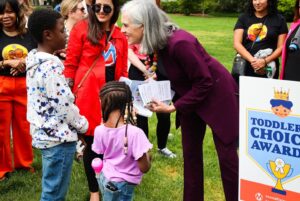 Katherine Clark Instagram - What an honor to receive a Toddlers' Choice Award from @MomsRising! 
 
I'm so proud to be in this fight with you. Together, we will build a child care system that works for working families.