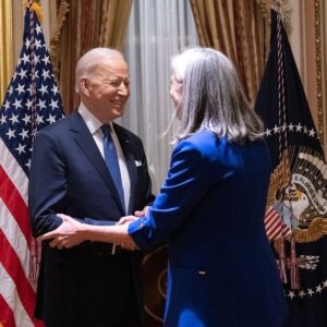 Katherine Clark Instagram - ✅14 million jobs created
✅Record low unemployment
✅Lower costs for families 

This #PresidentsDay, I’m grateful to @POTUS for his steadfast leadership in our fight to build a stronger economy — one that truly works for working Americans.