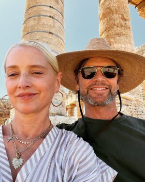 Katherine LaNasa Instagram - SEGESTA, PALERMO, MONREALE PHOTO DUMP❤️🤍💚
1&2 : I Segesta you go to #Segesta
3: the lovely @lhotellerie_easy_suites 
4&5: Did you know Sicilian Puppetry was declared an @unesco Intangible Cultural Heritage of Mankind? It's also beautiful and quite funny! #TeatroDeiPupiFamilaArgento
6: Ape Taxi Palermo 
7: Palermo Mural
7&9&10: Arab Cloisters of the Monreale Cathedral

#Segesta #Palermo #monreale #ElMoro #Cloisters #Sicily #sicilia #muralsofpalermo #teatrodeipupi