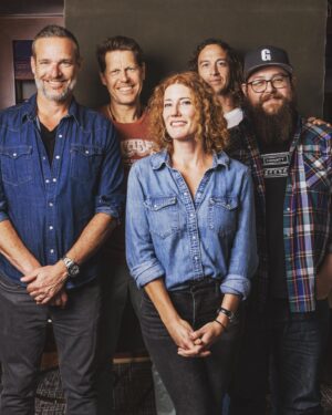 Kathleen Edwards Instagram - ⭐️ Big week ahead! We are rolling out to join @willienelsonofficial on his amazing @outlawmusicfestival presented by @blackbird_presents ⭐️ can’t wait to see all the acts like @johnfogerty @theavettbrothers @nathanielrateliff @kurtvile @govtmule !! Kicks off this Friday !! All the info: http://outlawmusicfestival.com/