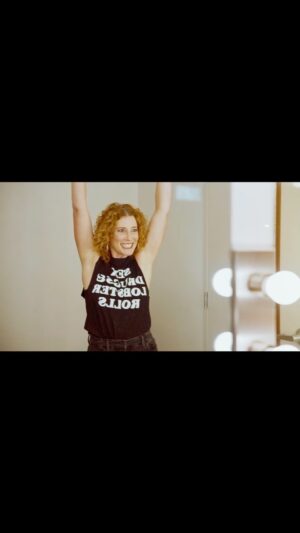 Kathleen Edwards Instagram - When you get a great new shirt, you wear it in Philadelphia 🦞