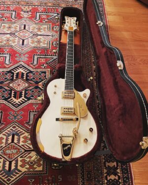Kathleen Edwards Instagram - Thank you @colinjcripps for helping me find my Gretsch Penguin. Wanted one for years, I’ve named her Pengween Edwards. Can’t wait to play it 🌟🐧
