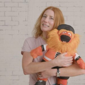 Kathleen Edwards Instagram - 🥰🏒Skating into @grittynhl’s DMs June 19th 🏒🥰

@concertsunderthestarskop with @kenyatesmusic 
Wednesday June 19th // King of Prussia, PA