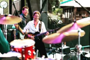 Kathleen Edwards Instagram - Great day in Darien, NY. On our way to Gilford, NH on Wednesday with @outlawmusicfestival @blackbird_presents @willienelsonofficial 🤍