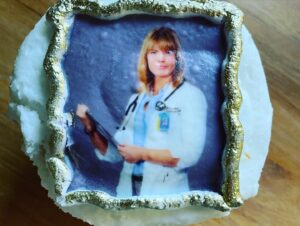 Kathleen Rose Perkins Instagram - What the new chief of staff looks like on a cupcake. Thanks to @jeffreybchapman @doogiekamealohamd