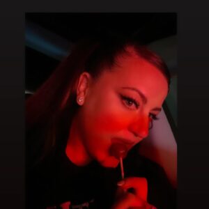 Kathryn Burns Instagram - Ariana Venti…get it. 

Makeup by @trulyyoors
Lewk from @thesanteealley 
 
#arianagrande #halloween2021