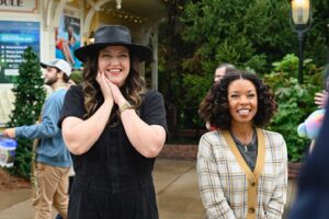 Kathryn Burns Instagram - Tune in to @nbc tonight at 8pm to see to me play the role I was born for…myself. (Ba Dum Tss) #dollypartonsmountainmagicchristmas 

Not shown in these pics is my insecure actor brain silently screaming “I can’t believe my scene partner is Dolly Parton, what were those last second line changes, where’s that mark, who even am I?!” Lucky for me I had 2 angels by my side, @angelparkerla is such a pro and calmly held my hand through it, and the QUEEN herself makes everyone feel at home with her grace, humility, and humor. What a gift. 

Thank you @joelazarov @rambopolitan for having faith in me and for being so wonderfully kind & collaborative 🦋

Set photography by @katboybna