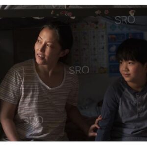 Kathy Wu Instagram - We wrapped! Filming @srothefilm has made my heart full. It was one of those projects that touches your soul. I got to play with so many possibilities, Weiling’s story is filled with so much richness and nuances, it’s a story that tells the many hardships immigrants go through. 感謝一幫熱血的你們！🫶🏻Thank you @filmindependent for such a great opportunity to collaborate with this bunch of talented creatives: 
Director @omerbenshachar 
Producer @yukyshen 
Executive Producer Jasmine Rivas 
Writer @belinda.huijuan.tang 
DP @wentingd 
Editor @luodaweixiao 
Production Design @mexiruviann 
UPM @karinekino 
1st AD @bhasinragini 
PA @phoebexiaoxiaowong 
Art Director @mingyue_leee 
Assistant Art Director @sandra_b_rodriguez_ 
Set Dresser @pblancosetlocal44 
Art PA @shanecharlesproduction 
Sammy Chavoya 
Script Supervisor @jingyigoh 
Camera Operator @william.christensen.88 
1st AC @elisasouzac 
2nd AC Erika Spiteri & Kyle Backus 
Gaffer @itfilms 
Key Grip @devinchen_19 
G&E swings @shesxari_ & @joshuamoriconi 
HMU @giofaces 
Costume Design @alabamablonde 
Sound @pfxdsound 
Casting Director @cdfioe 
Casting Assistant @janealiceflowers 

Cast
Mom-🙋🏻‍♀️
Daughter- @lauren.m3i 
Son-Darren Shen Kao
Friend- Madison Paige