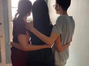 Kathy Wu Instagram - We wrapped! Filming @srothefilm has made my heart full. It was one of those projects that touches your soul. I got to play with so many possibilities, Weiling’s story is filled with so much richness and nuances, it’s a story that tells the many hardships immigrants go through. 感謝一幫熱血的你們！🫶🏻Thank you @filmindependent for such a great opportunity to collaborate with this bunch of talented creatives: 
Director @omerbenshachar 
Producer @yukyshen 
Executive Producer Jasmine Rivas 
Writer @belinda.huijuan.tang 
DP @wentingd 
Editor @luodaweixiao 
Production Design @mexiruviann 
UPM @karinekino 
1st AD @bhasinragini 
PA @phoebexiaoxiaowong 
Art Director @mingyue_leee 
Assistant Art Director @sandra_b_rodriguez_ 
Set Dresser @pblancosetlocal44 
Art PA @shanecharlesproduction 
Sammy Chavoya 
Script Supervisor @jingyigoh 
Camera Operator @william.christensen.88 
1st AC @elisasouzac 
2nd AC Erika Spiteri & Kyle Backus 
Gaffer @itfilms 
Key Grip @devinchen_19 
G&E swings @shesxari_ & @joshuamoriconi 
HMU @giofaces 
Costume Design @alabamablonde 
Sound @pfxdsound 
Casting Director @cdfioe 
Casting Assistant @janealiceflowers 

Cast
Mom-🙋🏻‍♀️
Daughter- @lauren.m3i 
Son-Darren Shen Kao
Friend- Madison Paige