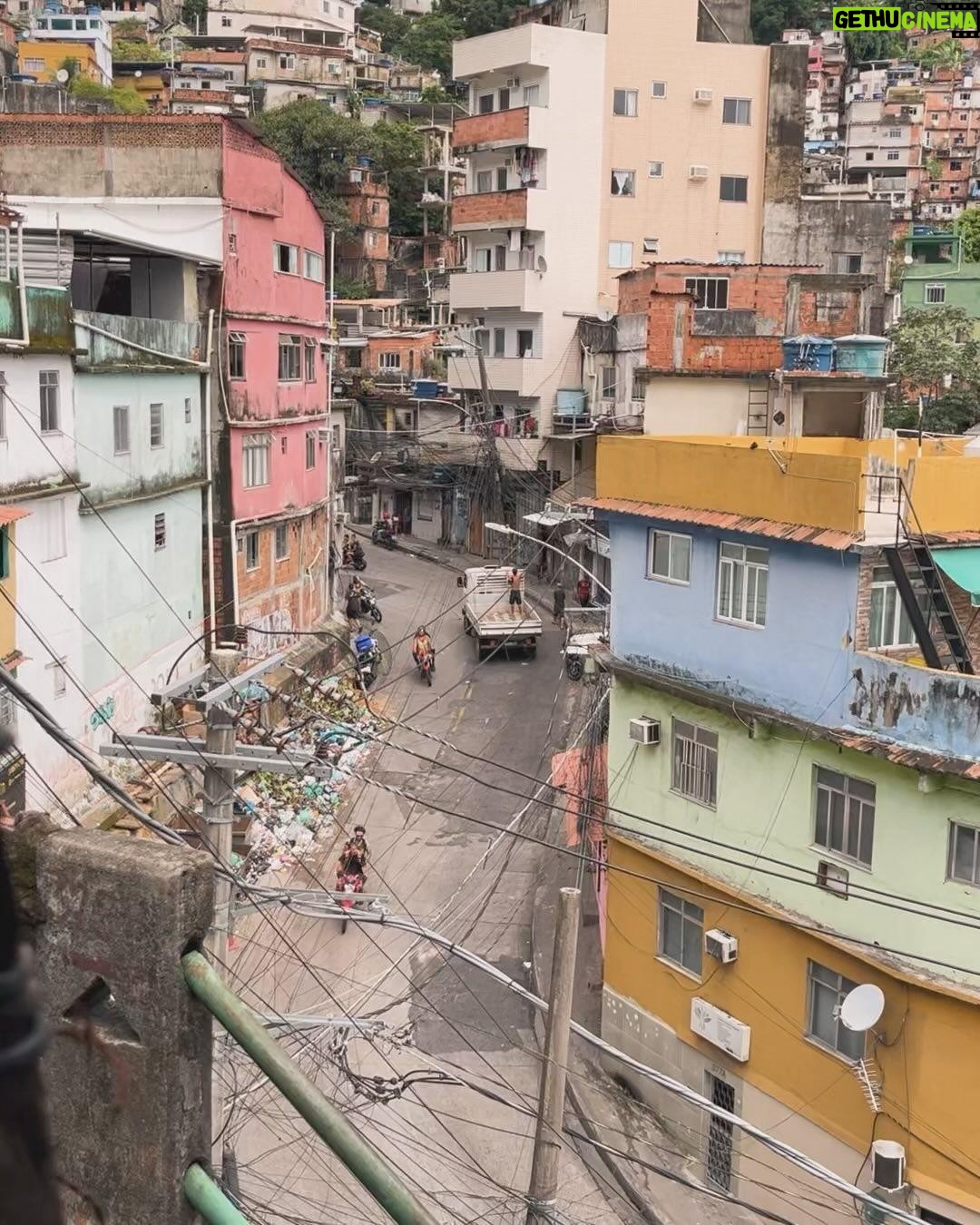 Katia Repina - 3 Likes - Inside Favela Da Rocinha, Rio De Janeiro. Around 200,000 people live in Rocinha, making it the largest favela in Brazil.
Rio’s drug trade has long been divided among three factions: Comando Vermelho, Terceiro Comando Puro and Amigos dos Amigos. Each faction controls specific favelas from where they organize the sale of cocaine which is distributed among the many users within the favelas as well in the middle-class areas.
#riodejaneiro #favela #brazil