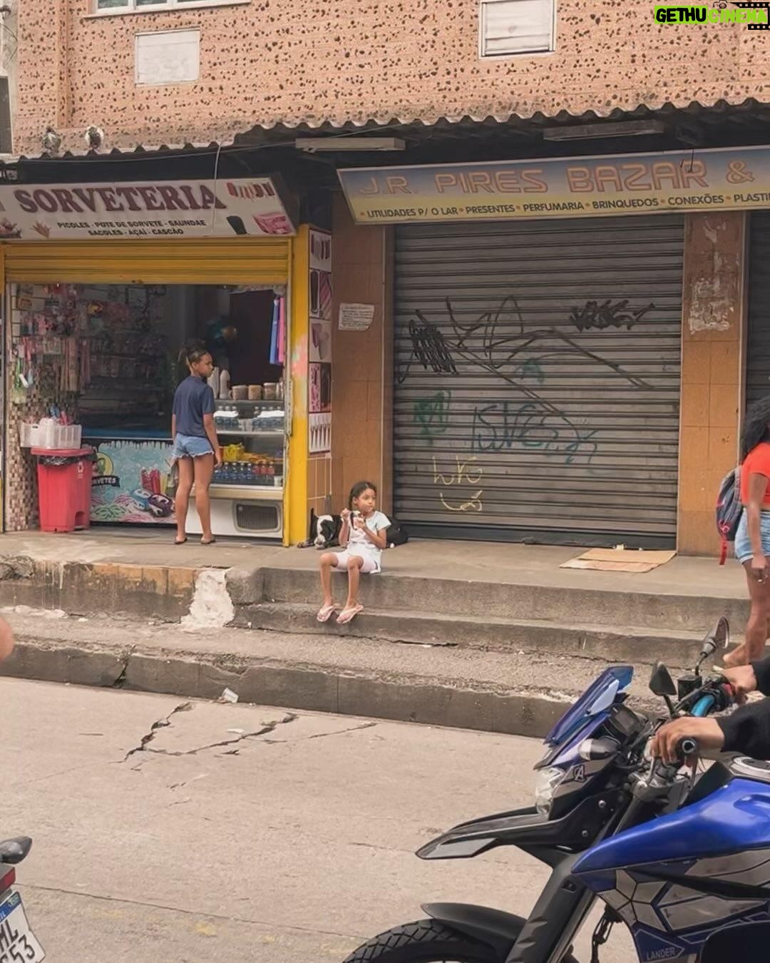 Katia Repina - 3 Likes - Inside Favela Da Rocinha, Rio De Janeiro. Around 200,000 people live in Rocinha, making it the largest favela in Brazil.
Rio’s drug trade has long been divided among three factions: Comando Vermelho, Terceiro Comando Puro and Amigos dos Amigos. Each faction controls specific favelas from where they organize the sale of cocaine which is distributed among the many users within the favelas as well in the middle-class areas.
#riodejaneiro #favela #brazil