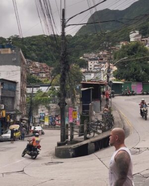 Katia Repina Instagram - Inside Favela Da Rocinha, Rio De Janeiro. Around 200,000 people live in Rocinha, making it the largest favela in Brazil.

Rio’s drug trade has long been divided among three factions: Comando Vermelho, Terceiro Comando Puro and Amigos dos Amigos. Each faction controls specific favelas from where they organize the sale of cocaine which is distributed among the many users within the favelas as well in the middle-class areas.

#riodejaneiro #favela #brazil
