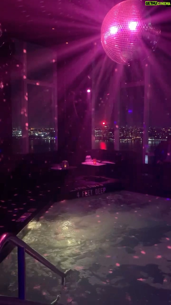 Katia Repina - 1.8K Likes - Hell of a Summer in NYC ❤️
So much love to the people who brought the magic in @alycia_kravitz @marielolas @ardita_iv @gulsahdiker @adambelinda and so many more ☺️
.
.
.
#nyc #summer #night #video #dance #sunset