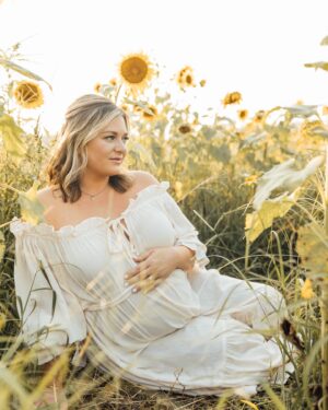 Katie Carpenter Instagram - Got the sneak peek today and couldn’t resist sharing! 💛 

Can’t stop staring at these images by @loveleighco.photos. They memorialize our love & this weird and wild phase in our lives. 

We’re just a few months away from meeting this little sunflower. How lucky we are. 🌻

#maternityshoot #maternityphotography #sunflower #30weekspregnant #bumpstyle #goldenhour #sunflowers🌻 #maternityshoot #momtobe #pregnancy