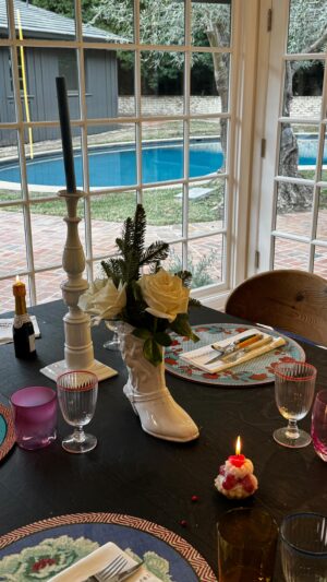 Katie Nehra Instagram - I ♥️ to set the table. 🍽️ 🌸🕯️🍰