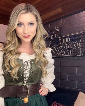 Katie Wilson Instagram - Flashback ⚡️ Super fun liveplay I did with @mythical 🙌🏻 🧝‍♀️