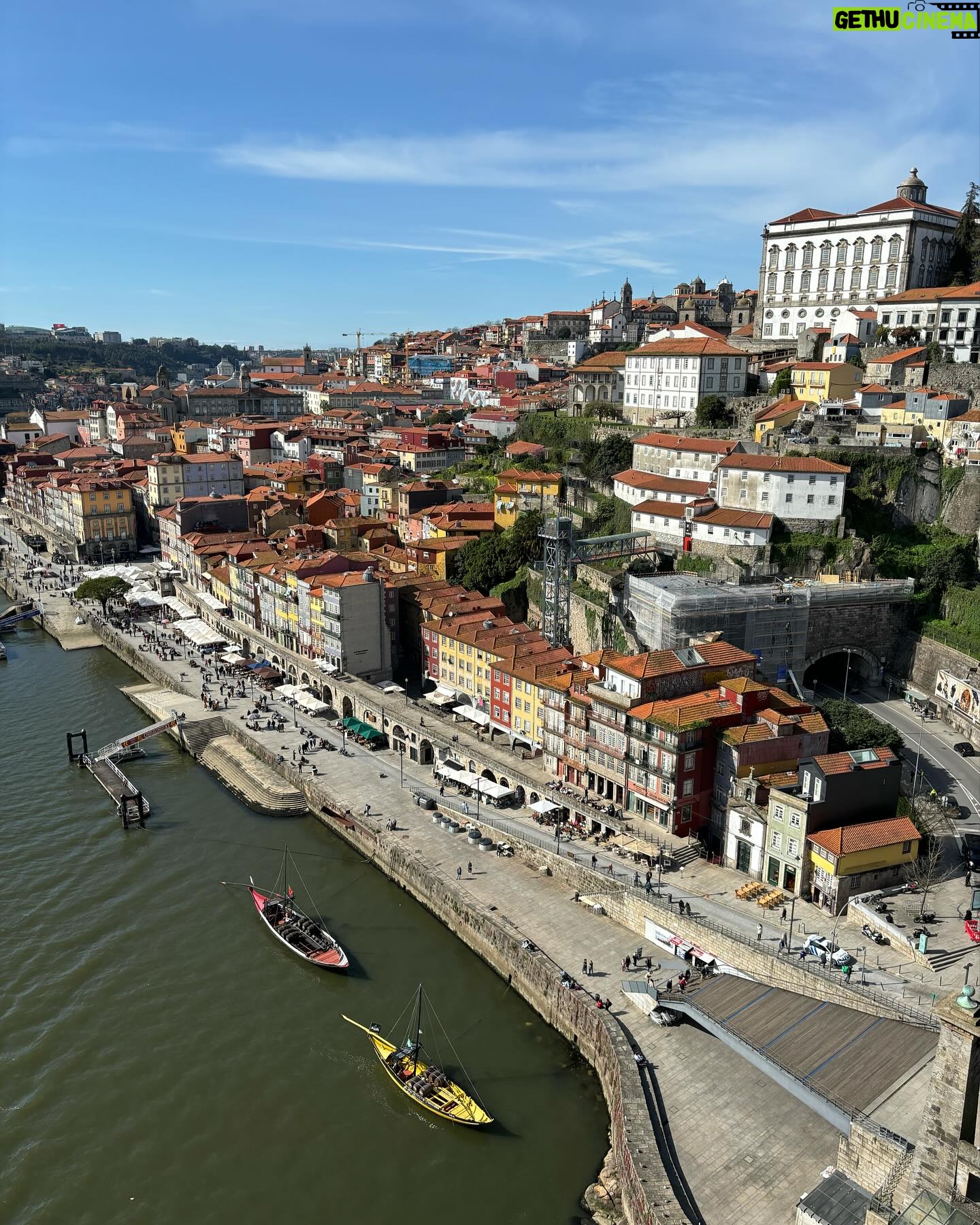 Katka Koščová - 898 Likes - Porto, ach Porto. Toľko kontrastov, toľko hudby, toľko schodov akoby až do neba, akoby až k peklu…
#porto #portugal🇵🇹 #inlove #radostaznakost