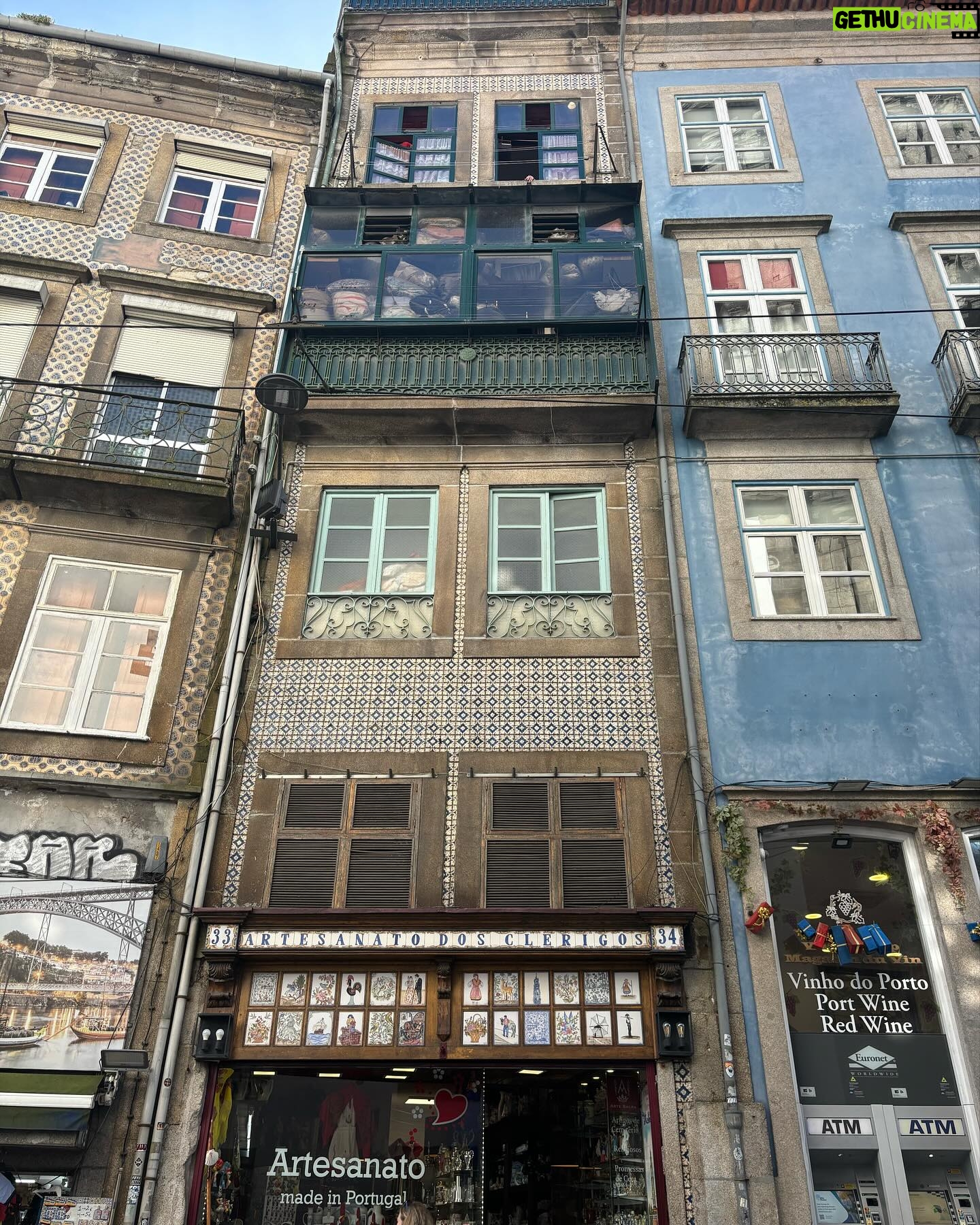 Katka Koščová - 898 Likes - Porto, ach Porto. Toľko kontrastov, toľko hudby, toľko schodov akoby až do neba, akoby až k peklu…
#porto #portugal🇵🇹 #inlove #radostaznakost
