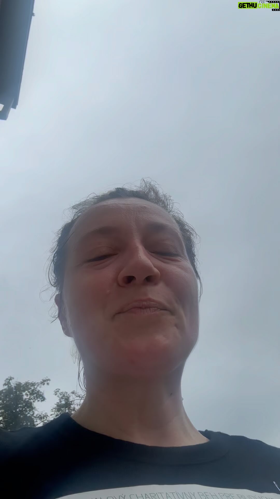 Katka Koščová - 859 Likes - Bežali sme.🙌🙌🙌
@daniel_spiner je super parťák. Nenechal ma samú, aj keď by podľa mňa dal aj trochu šprintu, ale pekne sa prispôsobil môjmu ležérnemu tempu.🤭❤️
#zamockehryzvolenske #bezalisme #radostaznakost