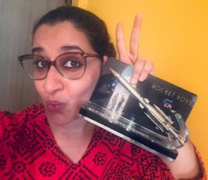 Kausar Munir Instagram - Never been happier in a writing team, never been prouder of the outcome! 
Thank you to our very own  Rocket boys- the audacious @nikkhiladvani & the maverick @pannuabhay for making me a small part of this Brave Dream!
#rocketboys2 drops today only on @sonylivindia 🚀♥️ @roykapurfilms @jimsarbhforreal @ishwaksingh @reginaacassandraa @sabazad @saugatam