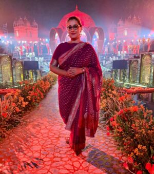 Kausar Munir Instagram - The Big, Fat, Blingy, Mind-boggly, Soul-wobbly Dilli Wedding! 
Now i’ve seen everything! 
😱💃🏻#dilliwalishaadi