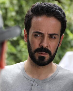 Kaveh Samakbashi Instagram - امشب 
قسمت ٢٧ سريال "رستگاري"
👈تماشاي قسمت هاي  ٢٧ تا ٣١ رو اصلا از دست ندين!

ممنون كه كنارمون هستين و خوشحال ميشم نظراتتون رو بعد قسمت امشب و قسمتهاي آينده ؛ بدونم.✨

الهي به اميد خودت🙏✨

رستگاري
هر شب ساعت ٢١:٠٠ از شبكه ٢

تكرار: ٢:٥٠ ، ١١ ، ١٦:٠٠

Photo by: @amirmohamadt 

#رستگاري
#ده_نمکی 
#مسعود_ده_نمکی 
#سريال_ماورايي 
#سريال#ماه_رمضان 
@dehnamakimasoud1348 
@hasan_varaste 
@amir_behzad_chopanian 
@amirmohamadt 
@farshadgolsefidii 
@emami_cg 
@farzan_moavenian 
@elhamasqari 
@mahrokhsoleimanipour 
@amirjavidnik 
@hoseinmjd 
@mahmoodmoosavinejad