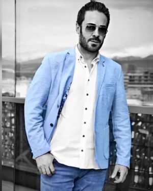 Kaveh Samakbashi Instagram - وقتي بهت ميگن ديوونه!فقط بخند،
ايده هاي بزرگ؛كارهاي بزرگ از آدماي معمولي برنمياد 〽️✨
