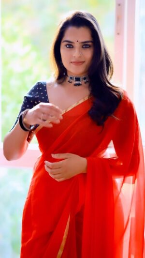 Kavya Kalyanram Instagram - Photo wanting to be a reel 🙅🏻‍♀️