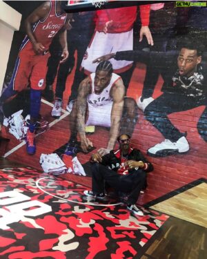 Kawhi Leonard Instagram - @snoopdogg the series is EVEN