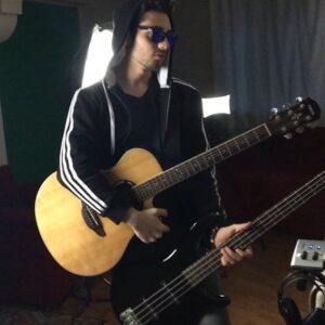 Kaya Giray Instagram - GiTaRıM KaDaR qeYiF VeRsEyDiN oNuN YeRiNe KaLBiNi ÇaLaRDıM GüZeLim 🎸🥀