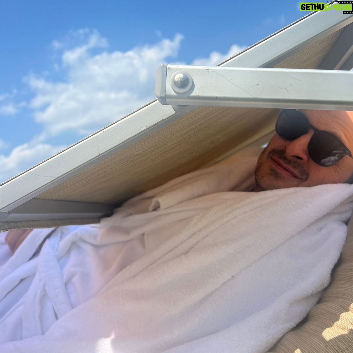 Kaya Yanar - 7.6K Likes - Meine Frau sagt, ich hätte nen Schatten.