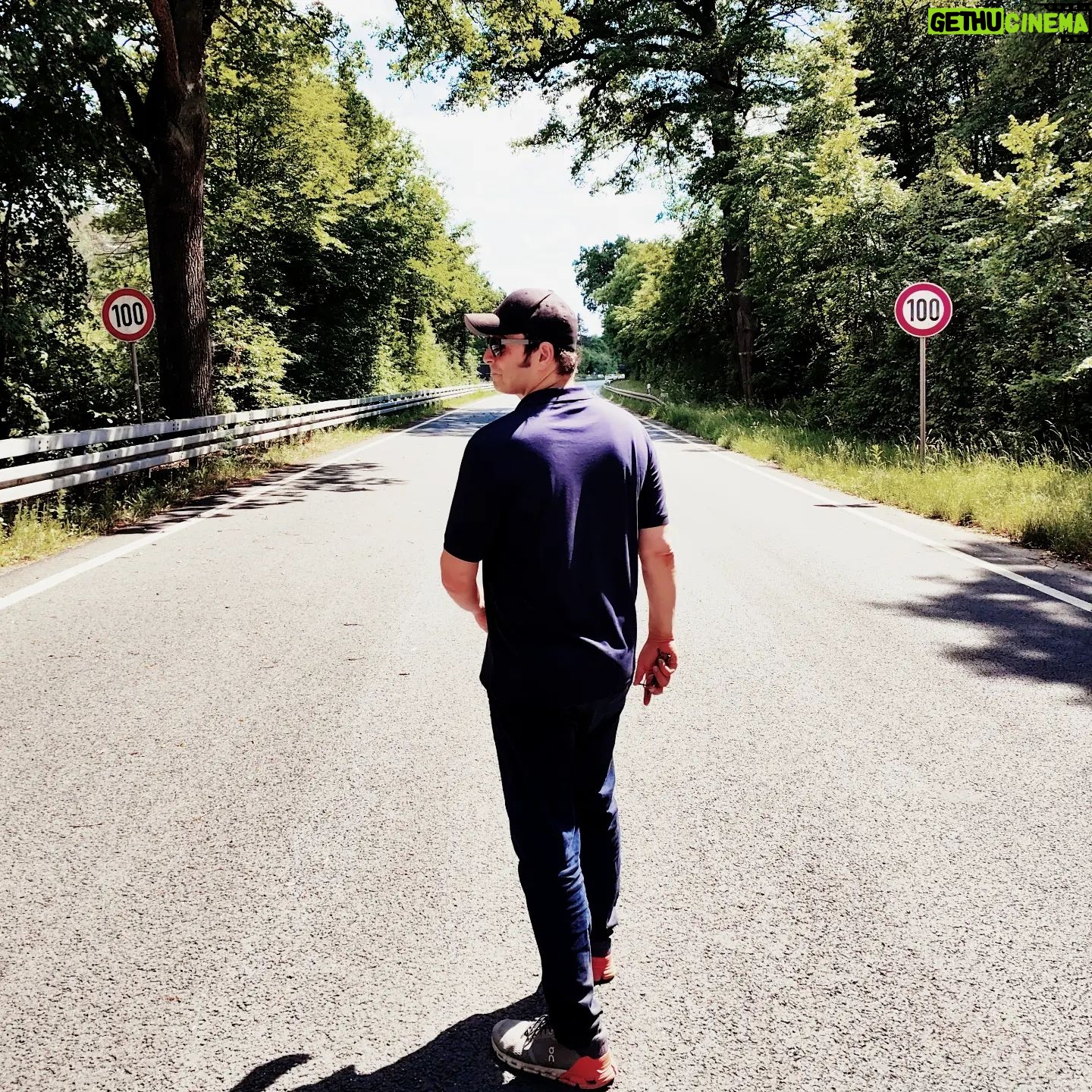 Kaya Yanar - 6.9K Likes - on the road again