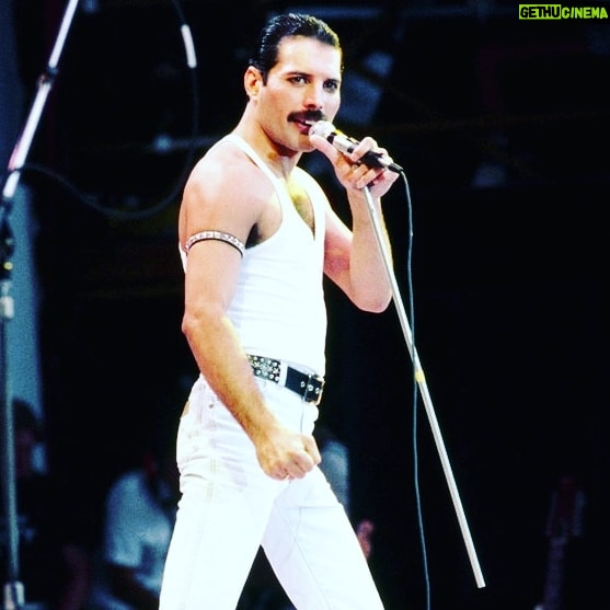 Kaya Yanar - 6.7K Likes - Happy Birthday, Freddy. Wäre heute 75 geworden....wenn ich dran denke, was er die letzten 30 Jahre an Musik hätte komponieren können...🎂❤️😢